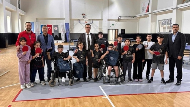 Şırnak Gençlik ve Spor İl Müdürü Din, masa tenisinde başarılı olan sporcularla buluştu