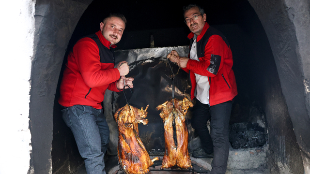 Taşköprü'nün asırlık lezzeti kuyu kebabında yeni sezon başladı