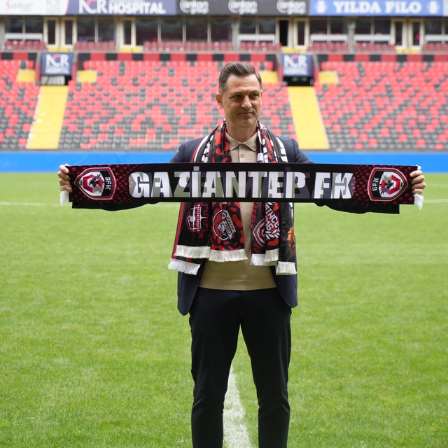 Mirel Radoi, Gaziantep FK'daki görevine iddialı başladı: "Türkiye'ye meydan...