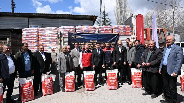 Kahramanmaraş'ta 320 üreticiye 6 bin kilogram ayçiçeği tohumu dağıtıldı