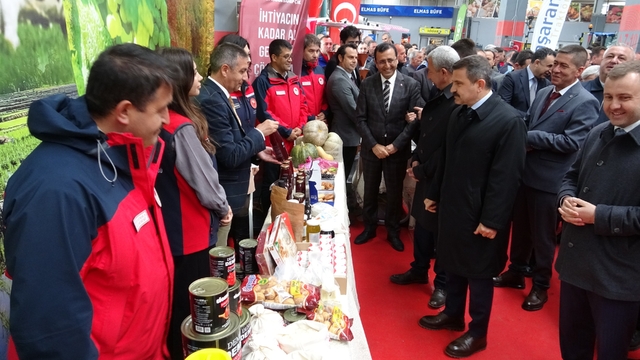 Ezine'de 3. Gıda, Hayvancılık ve Tarım Teknolojileri Festivali'ne yoğun ilgi
