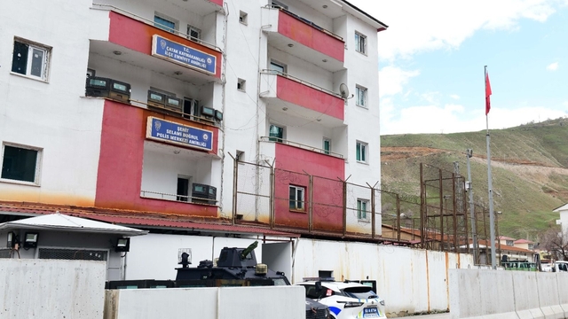 Ehliyet sınavına kopya düzeneğiyle giren şüphelilere suçüstü