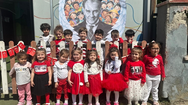 Efeler'in minikleri 23 Nisan'ı kutladı