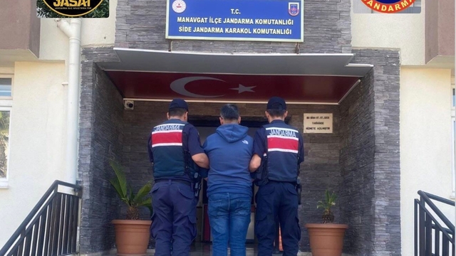 Antalya'da aranan 487 şahıs yakalandı
