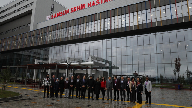 MHP'li Topsakal, Samsun Şehir Hastanesi'nde tedavi gören çocukları ziyaret etti