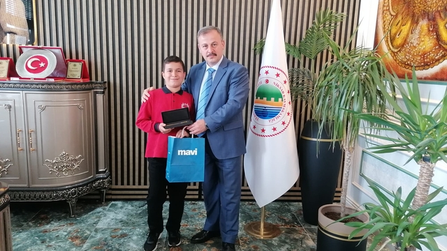Niksar Kaymakamı Perçi, koltuğunu öğrenciye devretti