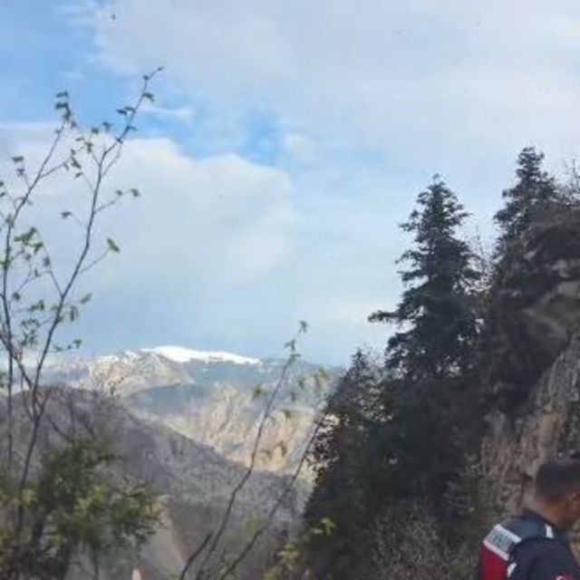 Artvin'de yaylada düşerek yaralanan vatandaş helikopterle kurtarıldı