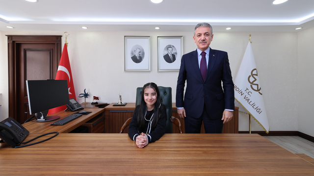 Mardin Valisi Akkoyun, koltuğunu ilkokul öğrencisine devretti