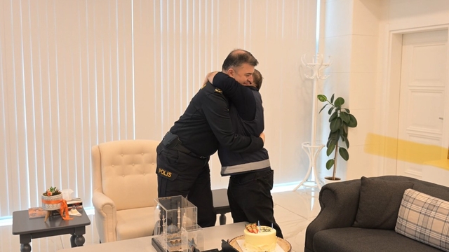 Polis olma hayali kuran gencin özel günü Emniyet'te kutlandı