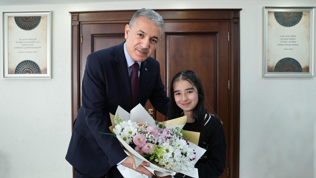 Minik Ela Naz, valilik koltuğuna oturdu