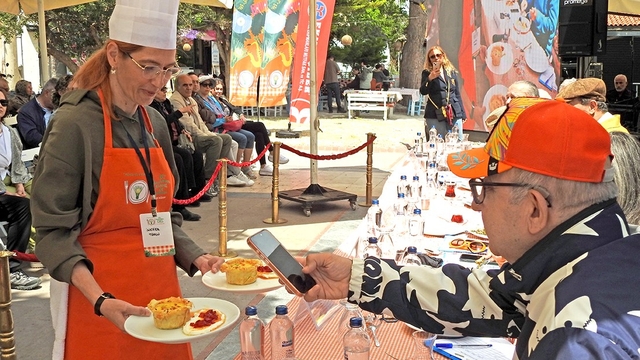 Alaçatı'da Gastronomi Şöleni: En güzel ot yemeği belli oldu
