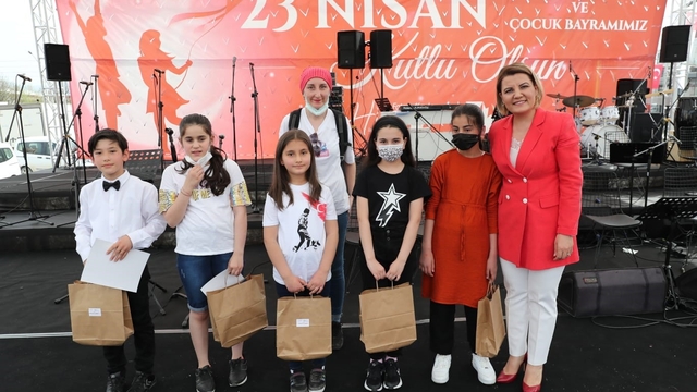 CHP'nin 23 Nisan tanıtımıyla ilgili Atatürk tepkisine cevap: "Çifte standart"