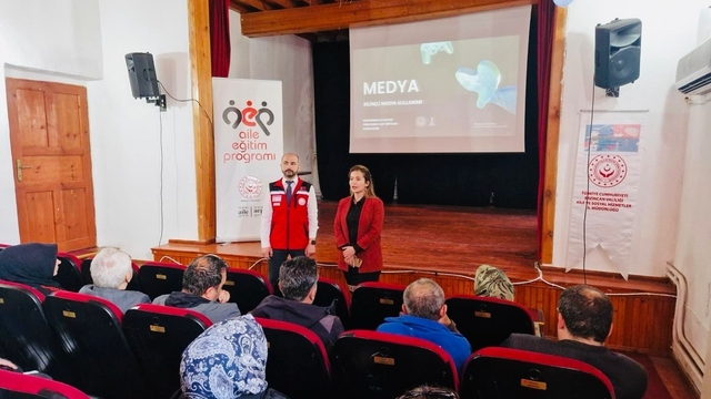 Kemaliye'de velilere "Bilinçli Medya Kullanımı" eğitimi