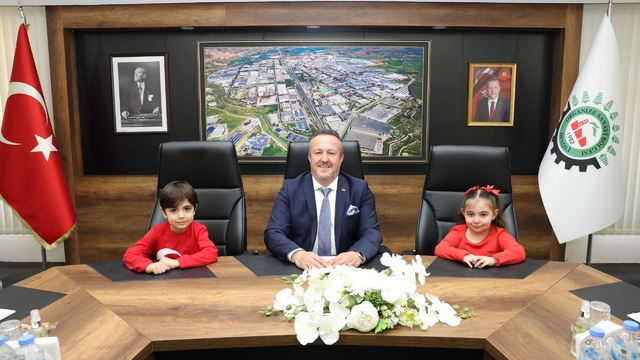 Denizli'de minikler sanayinin dümenine geçti
Denizli OSB Başkanı Selim Yaymanoğlu:
"Her çocuk, geleceğe atılan en değerli imzadır"