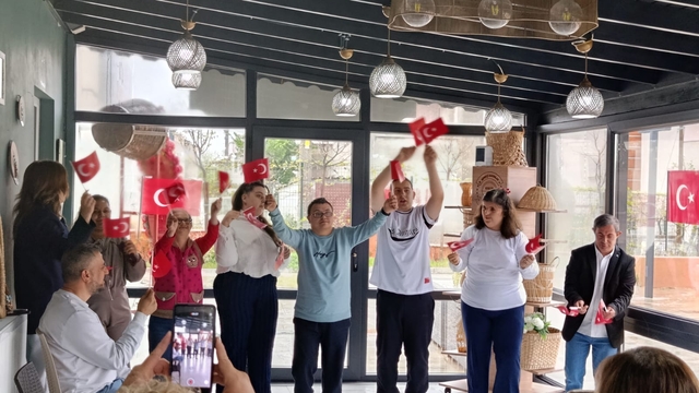Minik öğrencilerden rehabilitasyon merkezi sakinlerine  ziyaret