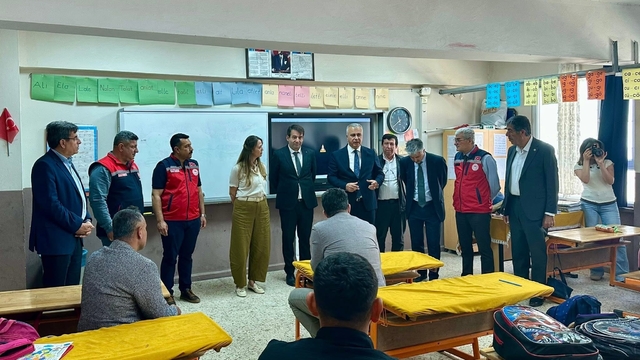 Kırıkhan'da biçerdöver operatörleri eğitiliyor