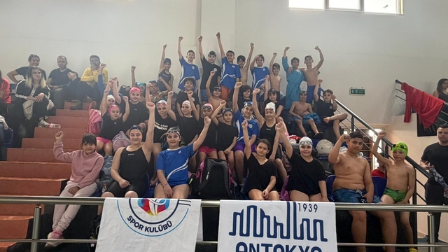 Antakya Belediyesi'nin sporcuları madalyaları topladılar