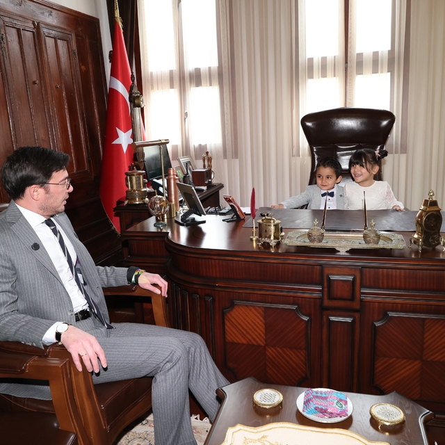 Başkan Yazıcıoğlu, makamını miniklere devretti