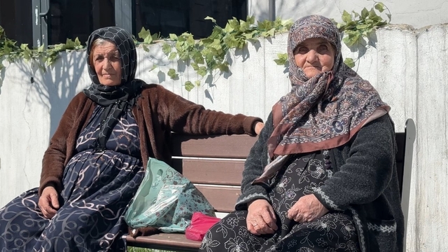 Yüksekova'da güneş yüzünü gösterdi: Vatandaşlar parklara akın etti
