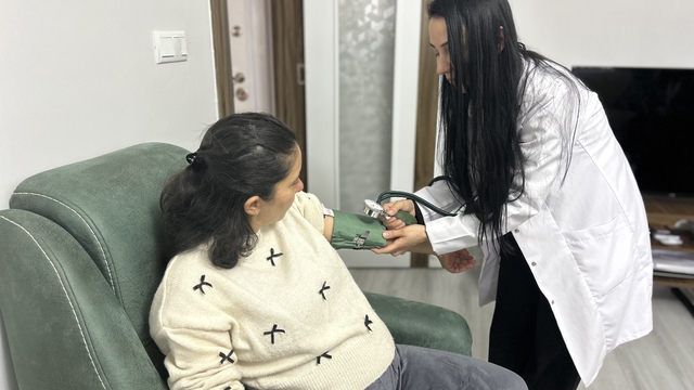 Van'da 'Her Gebeye Bir Ebe' dönemi: 6 bin anne adayına ulaşıldı
Van'da 'Her Gebeye Bir Ebe' projesiyle doğum korkusu tarih oluyor