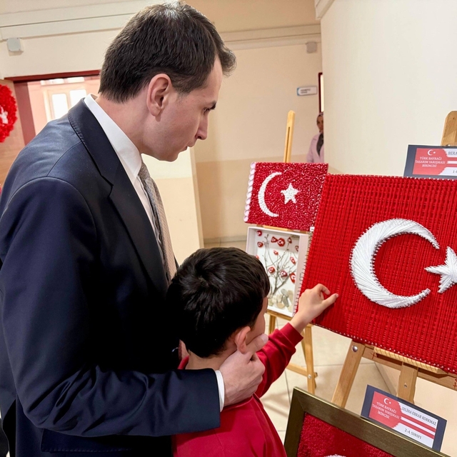 Hisarcık'ta bayrak tasarım sergisi açıldı