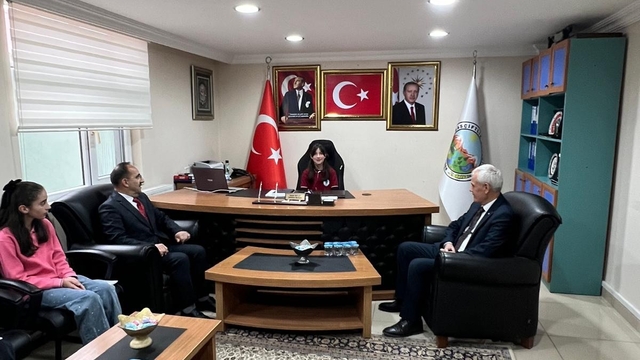 Başçiftlik Belediye Başkanı Bolat, koltuğunu öğrenciye devretti