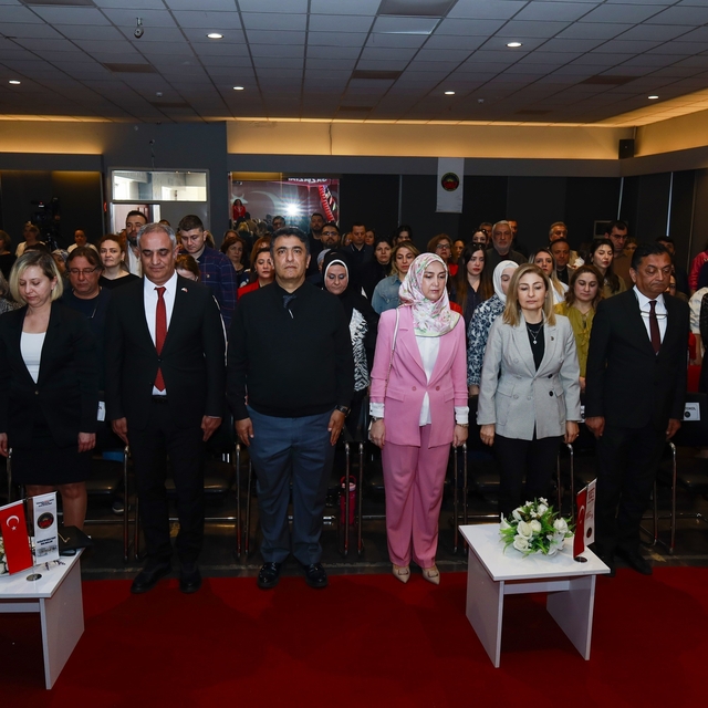 Gaziantep Kolej Vakfı'nda buruk 23 Nisan