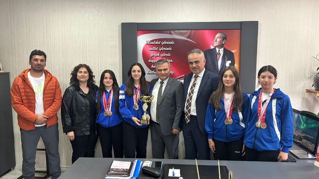 Samsunlu öğrenciler atletizmde bölge şampiyonu oldu