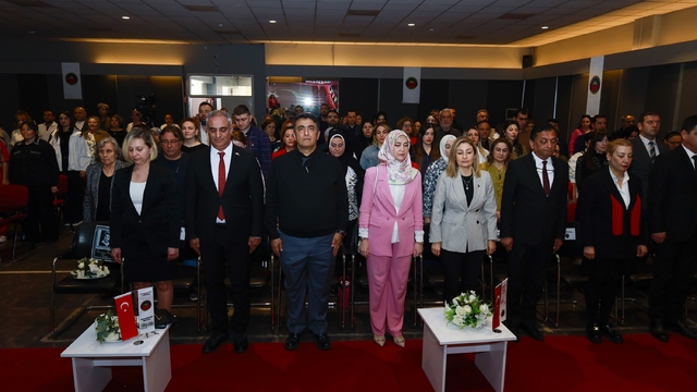 Gaziantep Kolej Vakfı'nda buruk 23 Nisan