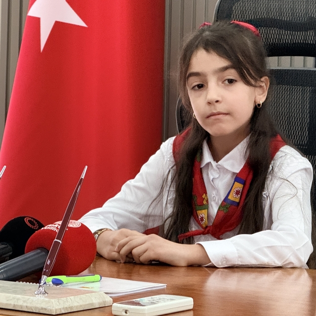 Minik vali okullarda güvenlik tedbirlerinin artırılması talimatı verdi