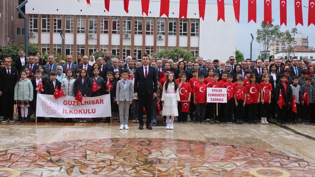 Aydın'da 23 Nisan kutlamaları çelenk sunumuyla başladı