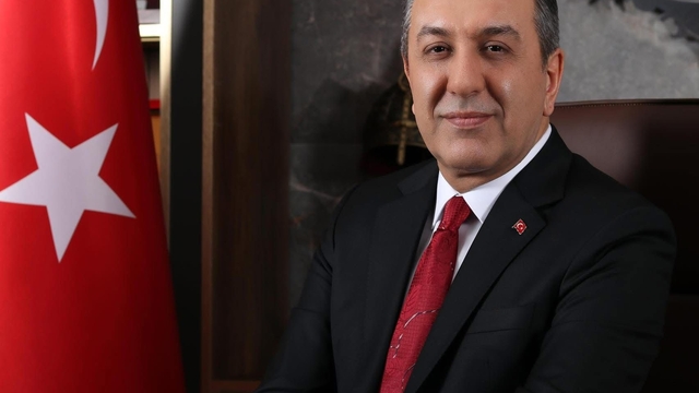 Başkan Dere çocukların bayramını kutladı