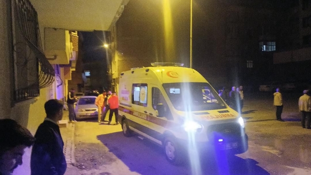 Araç içerisinde yanıcı madde alev aldı: 3 yaralı