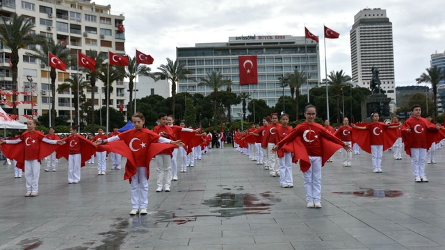 İzmir'de 23 Nisan coşkusu