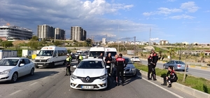 Minibüs ile iki otomobil çarpıştı: 1 yaralı