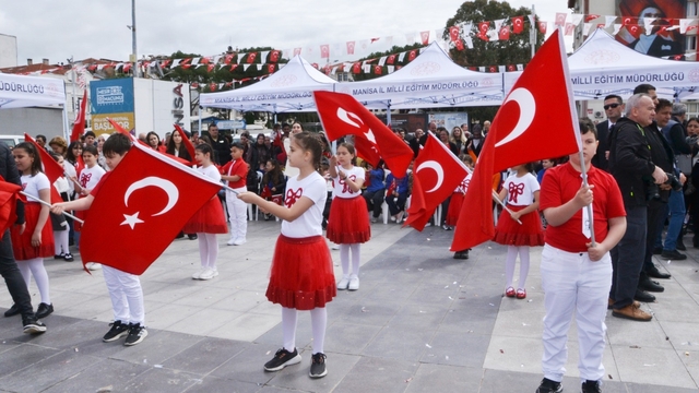 Manisa'da 23 Nisan Çocuk Bayramı kutlandı