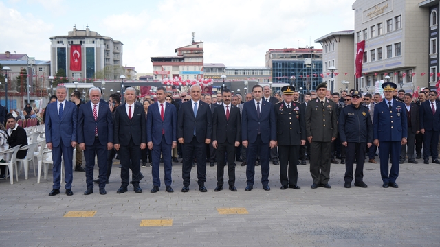 Muş'ta 23 Nisan Ulusal Egemenlik ve Çocuk Bayramı kutlandı