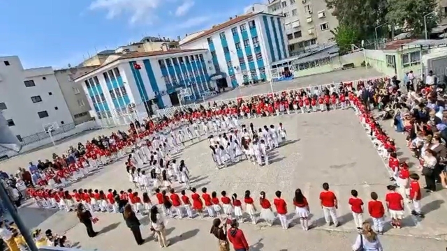 Sessizliği diliyle vatan sevgisi
İşaret diliyle İstiklal Marşı okudular
