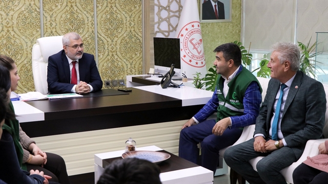 Yalova'da yetenek yarışmasında dereceye giren öğrenciler ödüllerini aldı