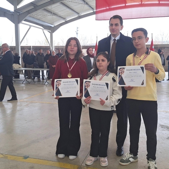 Hisarcık'ta başarılı öğrenciler ödüllendirildi