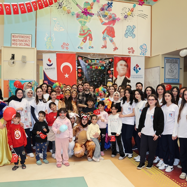 Hasan Kalyoncu Üniversitesi Hemşirelik Bölümü öğrencilerinden çocuklara bay...