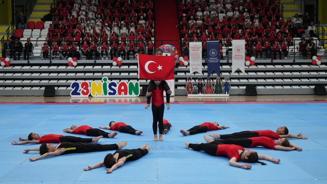 Kırıkkale'de 23 Nisan etkinlikleri renkli görüntülere sahne oldu