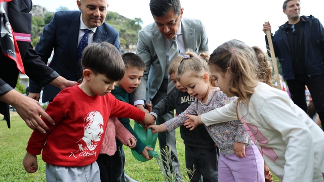 Dünya çocukları Marmaris'te barış için buluştu