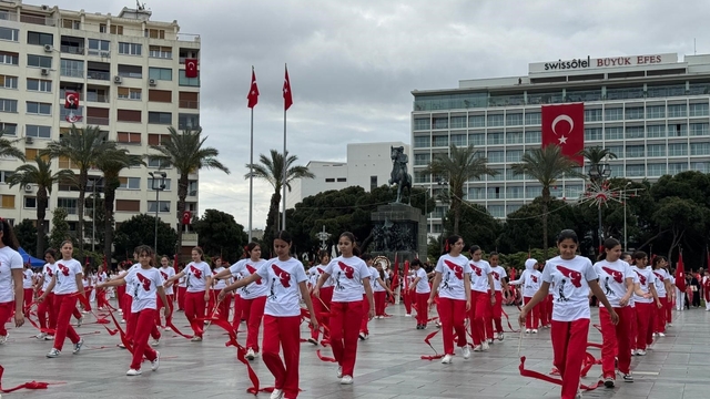İzmir'de 23 Nisan coşkusu