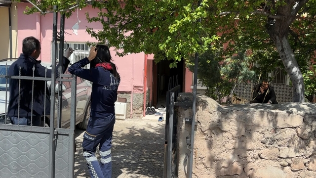 Aksaray'da yaşlı adam karısını evde ölü buldu