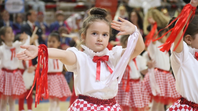 Eskişehir'de 23 Nisan coşkusu Şehit Anıl Gül Spor Salonu'nda yaşandı