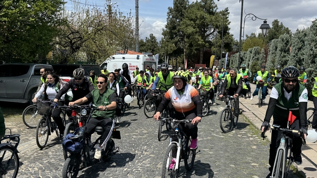 Konya'da Yeşilay tarafından "23 Nisan'da Sağlık İçin Pedalla" etkinliği düzenlendi