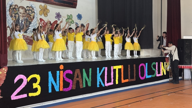 Yüksekova'da 23 Nisan Ulusal Egemenlik ve Çocuk Bayramı kutlandı