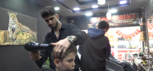 Yalovalı berberden 23 Nisan'da çocuklara ücretsiz tıraş jesti