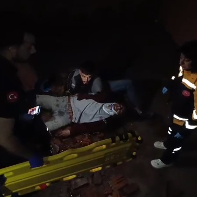 Merdivenlerden yuvarlanan işçi yaralandı